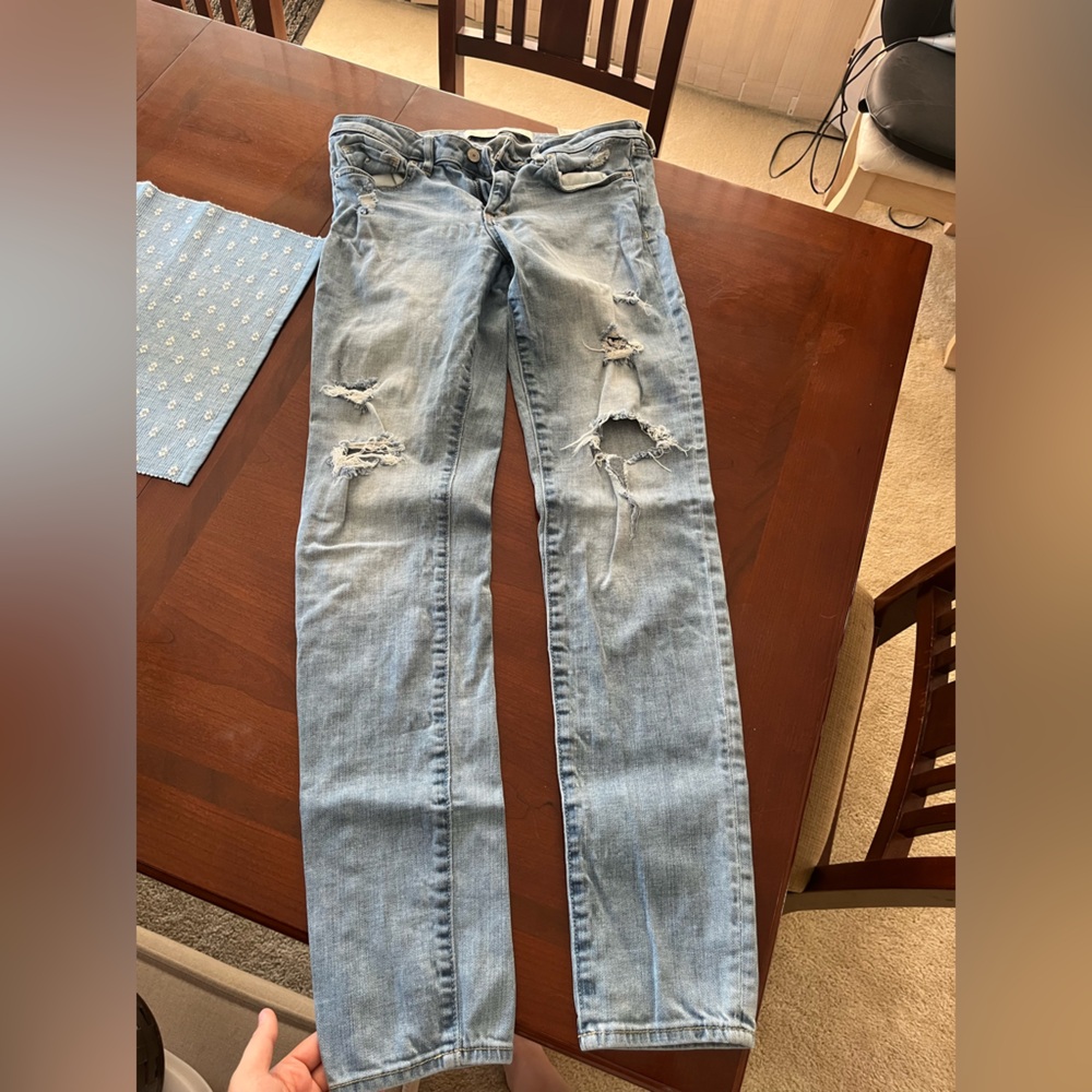 Abercrombie Jeans. 28W 33L